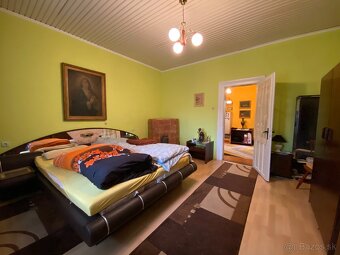 Trojizbový rodinný dom v širšom centre mesta Lučenec - 13