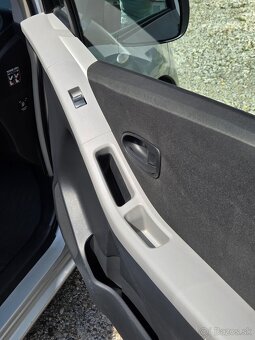Toyota Yaris 1.3 T 3D - 13