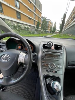 Toyota Auris 2010 - 13
