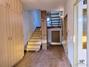 NA PREDAJ 5 IZBOVÝ RODINNÝ DOM S 2 GARÁŽAMI, 739 M2, STRÁŽNI - 13