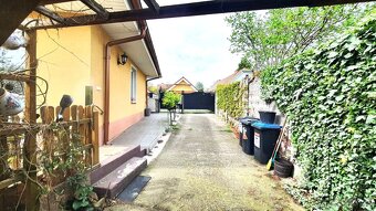 Slnečný pozemok 720 m2 + 3-izb. RD s pozemkom 270 m2, treba  - 13