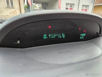 Toyota YARIS 74kW automat – veľmi dobrý stav - 13