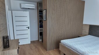 Zrekonštruovaný dom v tichej lokalite s veľkým potenciálom - 13
