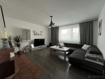 Priestranný, rekonštruovaný dom s pozemkom o rozlohe 1074m2 - 13