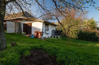 TUreality ponúka krásny dom s obrovským pozemkom v... - 13