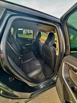 Volvo XC60 D5 (151kW) AWD 4x4 automat - 13