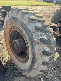 Predám diely na nakladač hon un 053 - 13