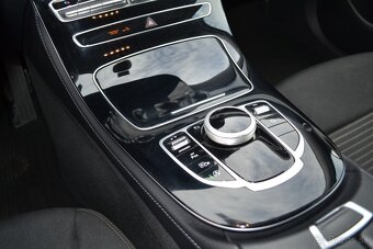 Mercedes-Benz E trieda Sedan 220d 4 MATIC - 13