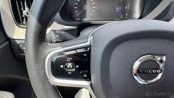 Volvo XC60 B4 Momentum AWD A/T - 13