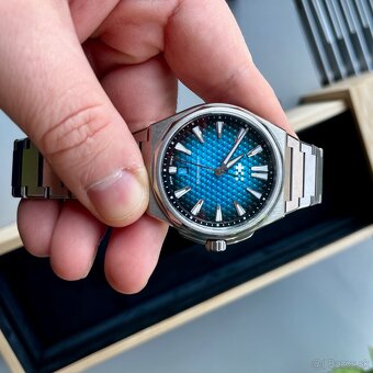 Christopher Ward The Twelve Ti Blue 40mm - 13