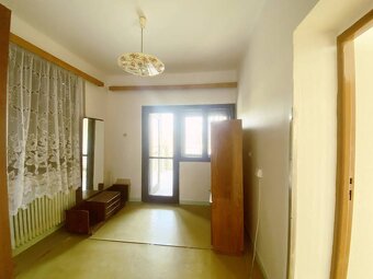 4 izbový poschodový rodinný dom s pozemkom 859 m2 v obci Lok - 13