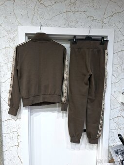 Guess Britney 3x khaki zlata teplakova suprava - 13