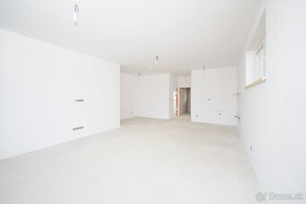 ŠAMORÍN, Nadštandardný priestranný 5-izbový rodinný dom - 13