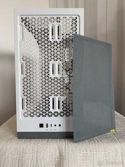 Predám PC skrinku Corsair iCUE 4000X RGB Biela - 13