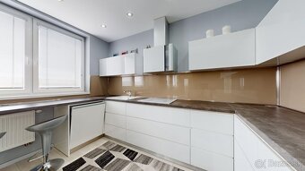 Na predaj 4-izbový Penthouse v Malackách Brezová ulica aj s  - 13