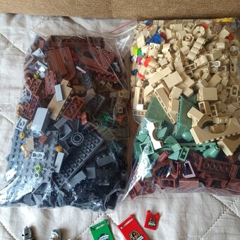 LEGO 4842 z roku 2010 Harry Potter Rokfortský hrad 4. vydani - 13