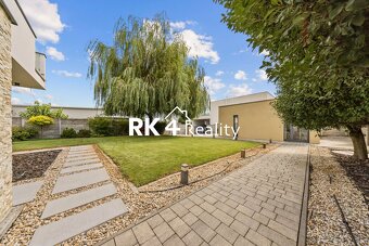 RK4 - Súkromná vila - dvojgaráž, 2 terasy (80 m²), pozemok - 13