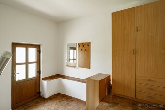 Exkluzívny predaj rodinného domu v obci Jelšovce, okres NR - 13