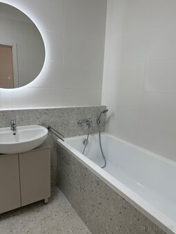 Dizajnový 2-izbový byt / parking / balkón - 13