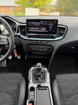 Kia Ceed 1.5 T-GDi 2750km Stav Nového auta rv5/2025 - 13