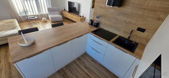 Luxusný zariadený 2 izbový byt Malinovo Tri vody - 13