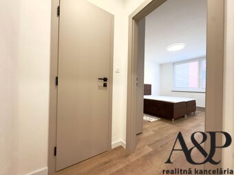 LUXUSNÝ 3 IZBOVÝ BYT V CENTRE MESTA, 68M2, NÁM. OSLOBODENIA, - 13