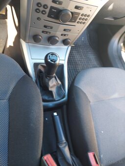 OPEL Astra  VAGON.kombi     r.v.2010. - 13