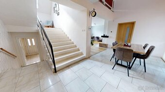 NA PREDAJ priestranný RD s krásnym pozemkom V Šelpiciach - 13