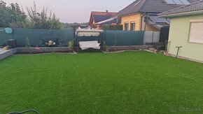 Umělý trávník výška 35 mm, velmi jemný na dotek. - 13
