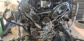 Vymením Volkswagen Touareg 3.0 tdi - 13