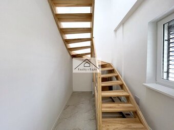 Veľký 6-izbový rodinný dom v obci Bezenye - 13