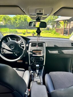 Mercedes B200 - 13