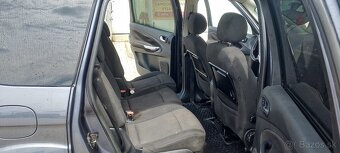 Ford S-Max - 13