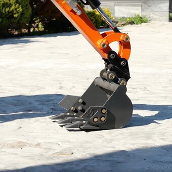 Nový minibager Euro Trade ETB-SD13D - 13