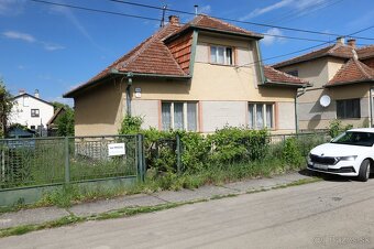 NA PREDAJ: 2-izbový rodinný dom s veľkým pozemkom 805 m² v p - 13