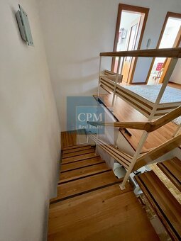 Ponúkam na predaj veľký 5- izbový rodinný dom v Pezinku v ti - 13