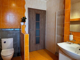 NA PREDAJ: 3-izbový byt s terasou, záhradou a garážou - 13