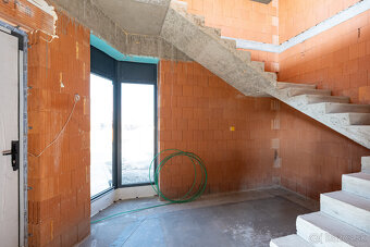 Vila s nadčasovou architektúrou- Prešov, bývanie, podnikanie - 13