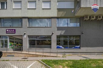 Obchodný priestor na prenájom v prémiovej lokalite - 13