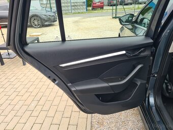 ŠKODA OCTAVIA COMBI 2.0 TDI STYLE 4X4 DSG - 13