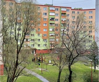 Zrekonštruovaný priestranný 3-izbový byt s loggiou vo VK - 13