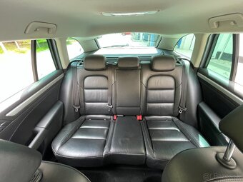 Škoda Superb Combi 2.0 TDI CR 140k Elegance DSG - 13