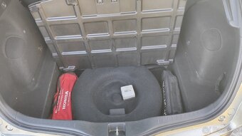 Predám Hondu Civic 1.8 Vtec SPORT - 13