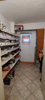 Rodinný dom zrekonštruovaný v obci Skýcov - 13