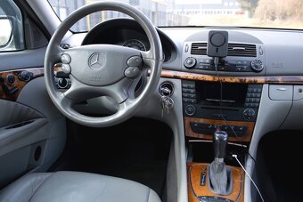 Mercedes-Benz E trieda Sedan 280 Elegance A/T 4-matic - 13