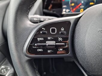 Mercedes-Benz GLA 180 A/T - 13