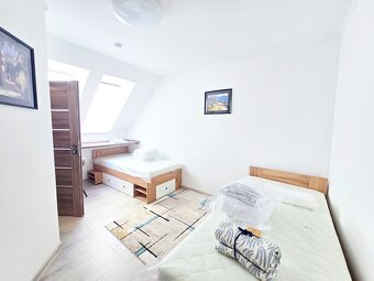 VÝRAZNÁ ZĽAVA Dom / penzión - 2 trojizbové byty plus 5 štúdi - 13