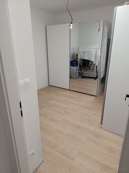 Trojizbový byt-mezonet - 13