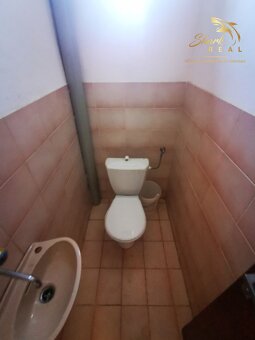Priestranný 3-podlažný rodinný dom, pozemok 3544 m2 - 13