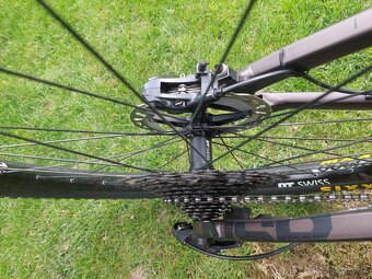 predám horský bicyke cross dt swiss zn. Stay true - 13